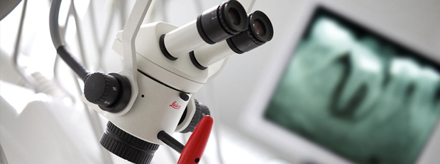 Surgical operating microscope used for endodontic procedures